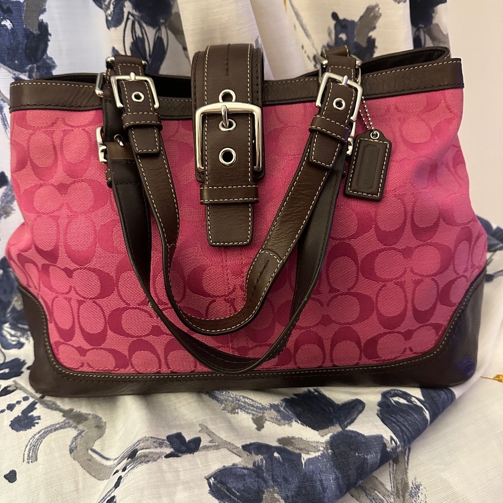 COACH Hampton Signature Collection Magenta STYLE F13022 - Picture 1 of 15